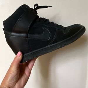 Nike wedge black size 8